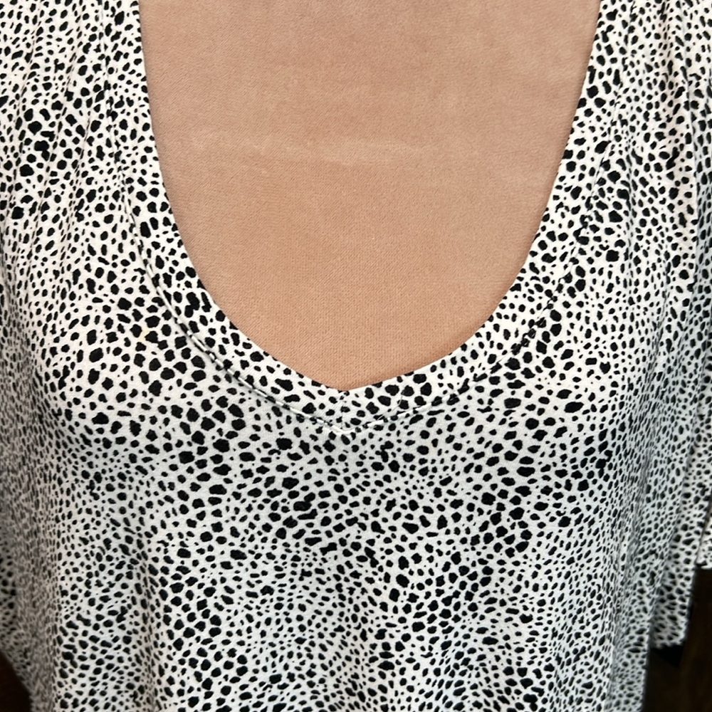 Luxe Tee - Picture 2 of 3